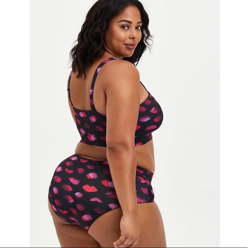 torrid Black Lip Print Bralette - Picture 2 of 6